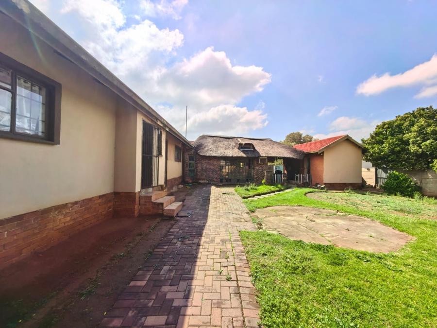 4 Bedroom Property for Sale in Roodia Free State